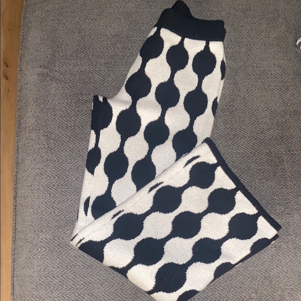 Chic Black and White Patterned Pants